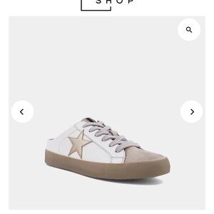 SHUSHOP Brand New Slip On Sneakers Polka